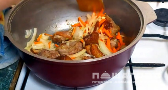 Фото приготовления рецепта: Шурпа из утки - шаг 7