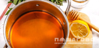 Фото приготовления рецепта: Медовый сироп - шаг 2
