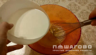Фото приготовления рецепта: Блины с бананом - шаг 3