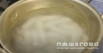 Фото приготовления рецепта: Корейские рисовые брусочки токпоки с сосисками, адаптированный рецепт - шаг 4