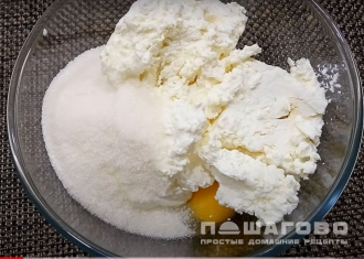 Фото приготовления рецепта: Классическая творожная запеканка с изюмом - шаг 1