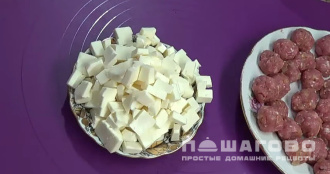 Фото приготовления рецепта: Суп с фрикадельками и плавленым сыром - шаг 7
