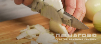 Фото приготовления рецепта: Простой мясной суп с приправой из томатов и чеснока - шаг 1