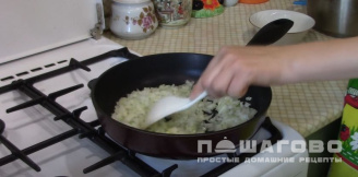 Фото приготовления рецепта: Фаршированные фаршем и рисом перцы - шаг 4
