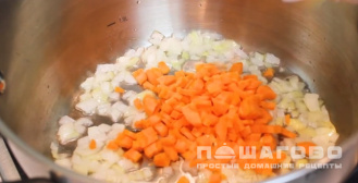 Фото приготовления рецепта: Крем-суп с плавленым сыром и картофелем - шаг 1