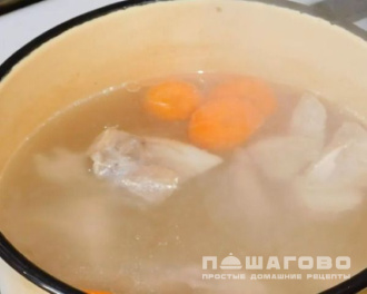 Фото приготовления рецепта: Вкусный бульон из дичи с морковью - шаг 2