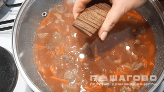 Фото приготовления рецепта: Мясная подлива с грибами - шаг 3