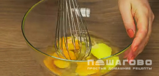 Фото приготовления рецепта: Индийский омлет - шаг 4