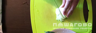 Фото приготовления рецепта: Салат с фунчозой и морепродуктами - шаг 2
