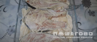 Фото приготовления рецепта: Семга, запеченная с картофелем, под сметанным соусом - шаг 5
