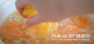 Фото приготовления рецепта: Суп из пангасиуса - шаг 7