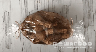 Фото приготовления рецепта: Окорочка и голень в рукаве для запекания в духовке - шаг 5