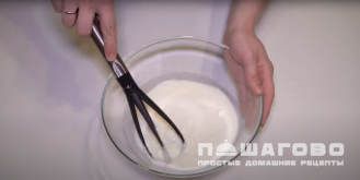 Фото приготовления рецепта: Панна-котта с вишней - шаг 6