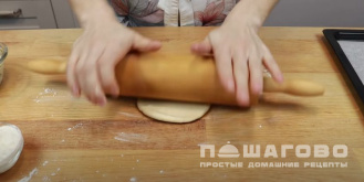 Фото приготовления рецепта: Духовые пирожки Расстегай с рыбными консервами - шаг 15