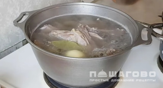 Фото приготовления рецепта: Рассольник с копченостями - шаг 1