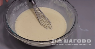 Фото приготовления рецепта: Блины с творогом и сметаной домашние - шаг 3