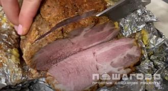 Фото приготовления рецепта: Буженина в маринаде запеченная в духовке по домашнему - шаг 4