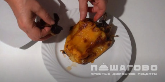 Фото приготовления рецепта: Пестрый салат из фасоли и печеного перца - шаг 3