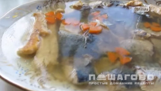 Фото приготовления рецепта: Заливное из скумбрии - шаг 4