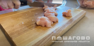Фото приготовления рецепта: Курица в кисло-сладком соусе со сладким перцем и ананасами - шаг 1