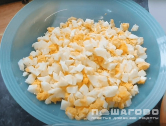 Фото приготовления рецепта: Салат из куриной печени с корейской морковью - шаг 2