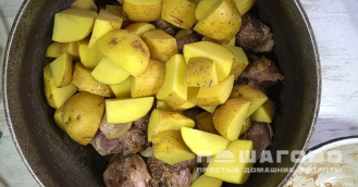 Фото приготовления рецепта: Ирландское рагу из баранины в духовке - шаг 7