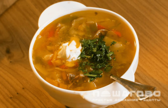 Фото приготовления рецепта: Мясной бульон с овощами и картофелем - шаг 5