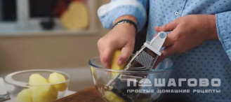 Фото приготовления рецепта: Брамбораки по-чешски - шаг 2