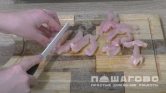 Фото приготовления рецепта: Бефстроганов из куриной грудки - шаг 3