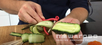 Фото приготовления рецепта: Канапе с красной икрой и болгарским перцем - шаг 14