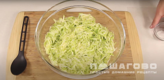 Фото приготовления рецепта: Запеканка из кабачков с фаршем - шаг 1