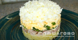 Фото приготовления рецепта: Салат с копченым мясом - шаг 5