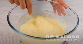 Фото приготовления рецепта: Пицца с колбасой на жидком тесте - шаг 1
