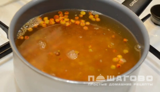 Фото приготовления рецепта: Сбитень с травами и имбирем - шаг 1