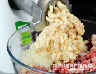 Фото приготовления рецепта: Мясной хлеб по-домашнему - шаг 3