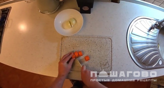 Фото приготовления рецепта: Уха из плотвы - шаг 3
