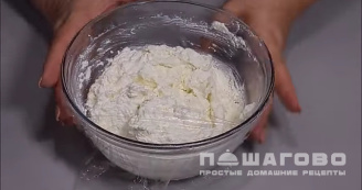 Фото приготовления рецепта: Блины с творогом и сметаной домашние - шаг 8