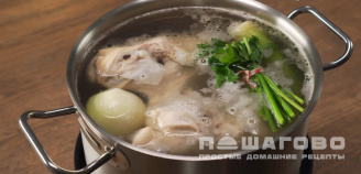 Фото приготовления рецепта: Бульон из курицы - шаг 2