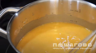 Фото приготовления рецепта: Подливка из сыра и горошка - шаг 6