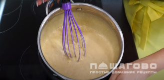 Фото приготовления рецепта: Торт медовый со сгущенкой - шаг 4