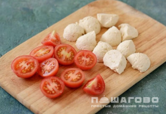Фото приготовления рецепта: Зеленый салат с черри и кедровыми орешками - шаг 1