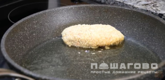 Фото приготовления рецепта: Быстрые куриные котлетки - шаг 8