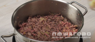 Фото приготовления рецепта: Простой мясной суп с приправой из томатов и чеснока - шаг 4