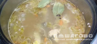 Фото приготовления рецепта: Рыбный суп из консервов с рисом и картошкой - шаг 7