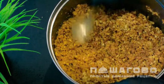 Фото приготовления рецепта: Торт «Муравейник» без использования мясорубки - шаг 9