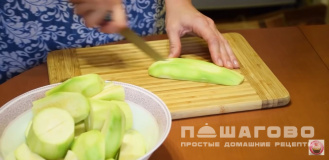 Фото приготовления рецепта: Запеканка из кабачков с фаршем и помидорами - шаг 8