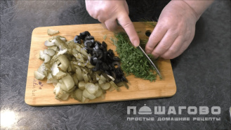 Фото приготовления рецепта: Солянка с курицей классическая - шаг 3