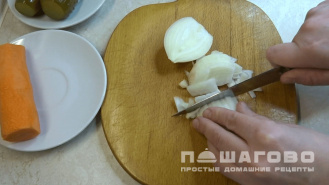 Фото приготовления рецепта: Рыбный рассольник с булгуром - шаг 1