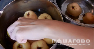 Фото приготовления рецепта: Варенье из айвы дольками - шаг 2