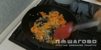 Фото приготовления рецепта: Уха из кеты - шаг 4